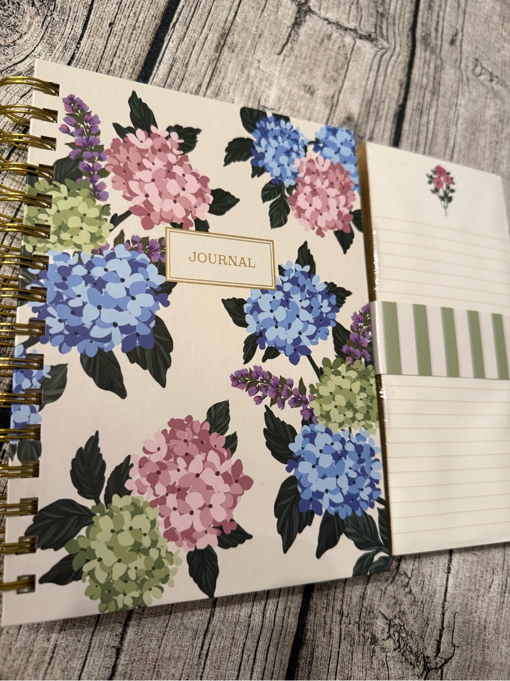 NWT! Set of 2 floral design spine lined notebook and notepad with magnet